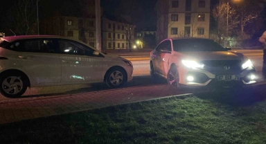 Maddi hasarla atlatılan kaza sonrası sürücüler arasında tartışma çıktı