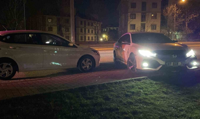 Maddi hasarla atlatılan kaza sonrası sürücüler arasında tartışma çıktı