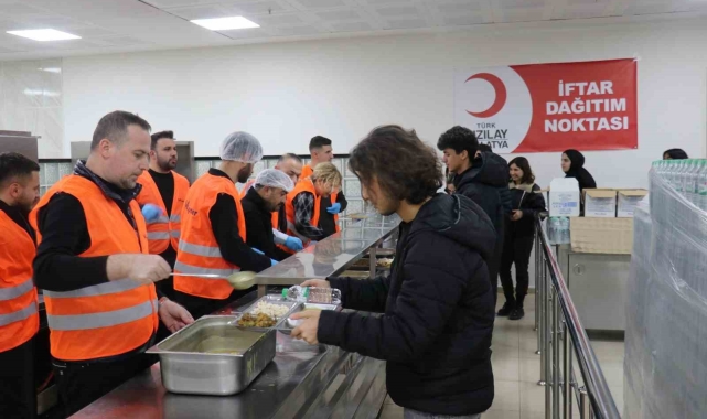 MAGİNDER'den öğrencilere ve hasta yakınlarına iftar yemeği