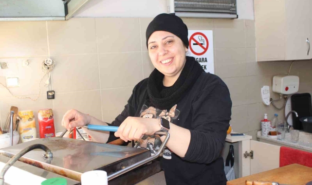 Mahallenin 'Seher ablası', 11 yıldır eşinin en büyük destekçisi oldu