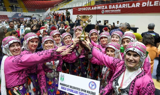 Manavgat Belediyesi Halk Oyunları Topluluğu bölge finallerinde yarışmaya hak kazandı