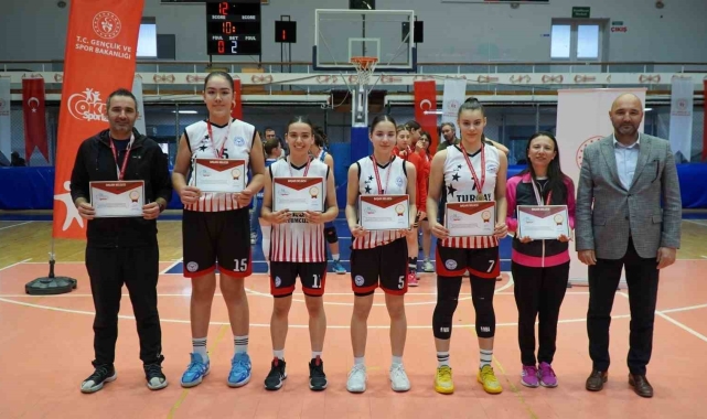 Manisa takımları ipi göğüsledi