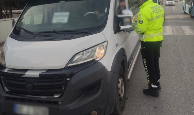 Manisa'da 5 okul servis aracına ceza kesildi biri trafikten men edildi