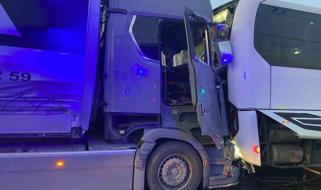 Manisa'da yolcu otobüsünün karıştığı zincirleme kaza: 1 ölü, 7 yaralı