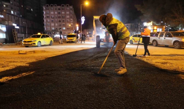 Mardin Büyükşehir Belediyesi yama asfalt çalışmalarını aralıksız sürdürüyor