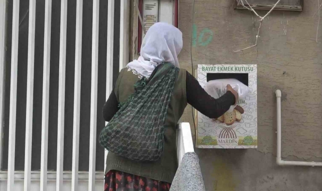Mardin'de 'bayat ekmek kutusu'na bırakılan ekmekler değerlendirilerek israf önleniyor