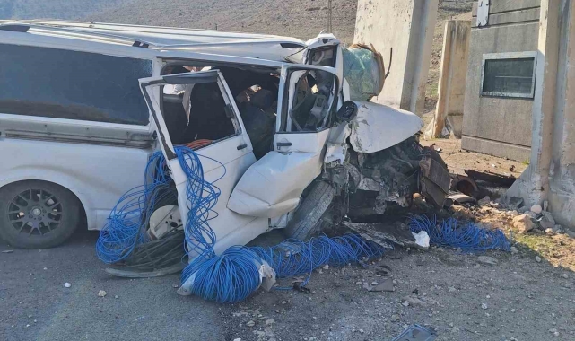 Mardin'de kontrolden çıkan minibüs devrildi: 1 yaralı