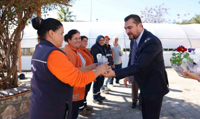 Marmaris Belediyesi'nde kadın personele 8 Mart jesti