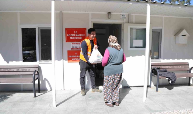 Marmaris'te Ramazan yardımı yüzleri güldürüyor