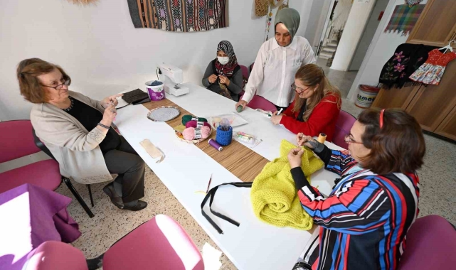 Mersin'de kadın ve çocuk atölyeleri fabrika gibi işliyor