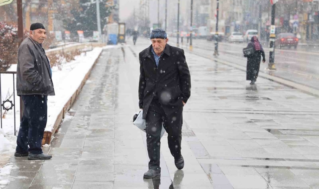 Meşhur atasözü gerçek oldu, kartpostallık görüntüler oluştu