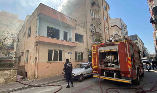 Metruk binadan yükselen alevler korkuttu