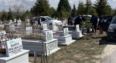 Mezarlıkta bayram öncesi yoğunluğu