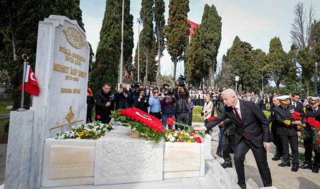 Milli şair Mehmet Akif Ersoy, İstiklal Marşı'nın kabulünün 104'üncü yılında anıldı