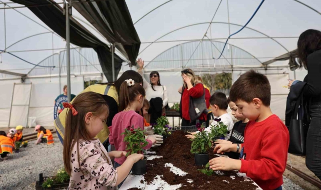 Minik öğrenciler doğa sevgisini öğreniyor