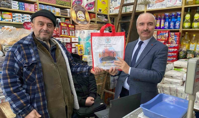 Müftü Sebahattin Turan'dan esnafa Kur'an-ı Kerim hediyesi