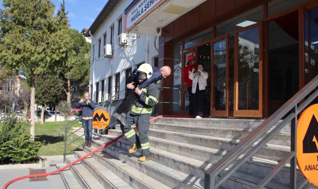 Muğla'da Deprem ve Yangın tahliye tatbikatı gerçekleştirildi