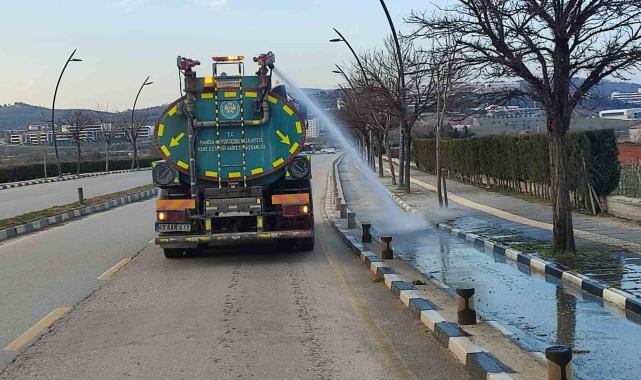 Muradiye Kampüs Yolundaki bisiklet yolu yenileniyor