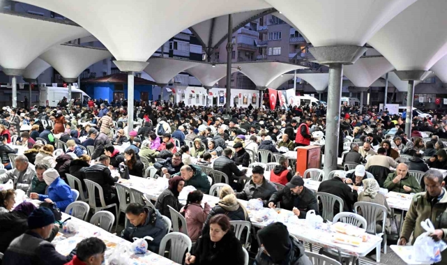 Muratpaşa'da binler aynı sofrada