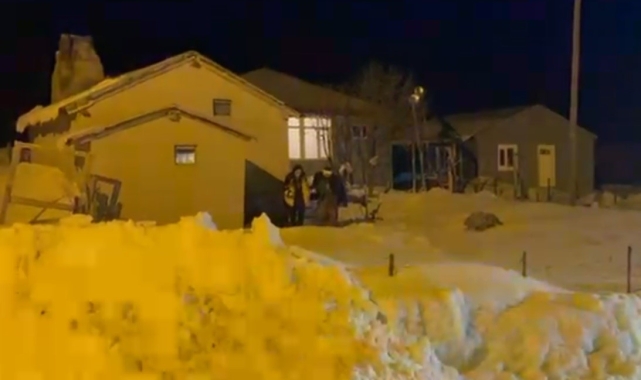 Muş&#039;ta zehirlenme şüphesiyle baygınlık geçiren 2 kişi hastaneye ulaştırıldı