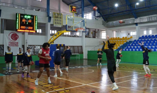 Namağlup kadın basketbolcular, 8 Mart Dünya Kadınlar Günü'nde şampiyonluk için sahada
