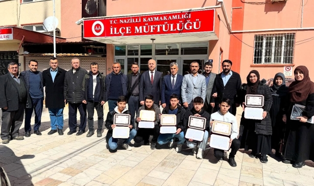 Nazilli'de hafızlık eğitimini tamamlayan öğrencilere belgeleri takdim edildi