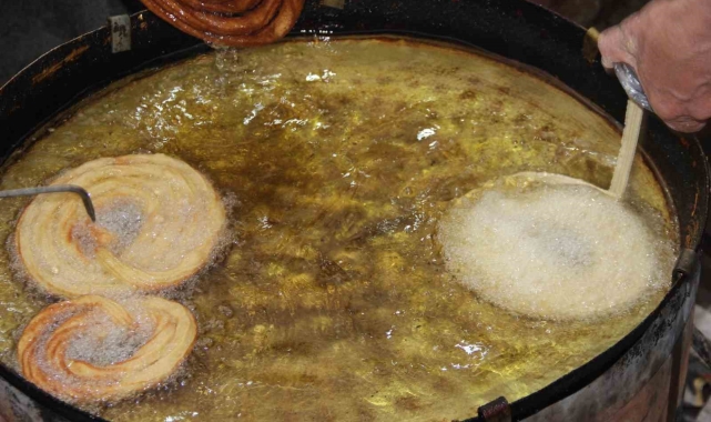 Nesilden nesille Ramazan ayına özel tatlı yapıyorlar