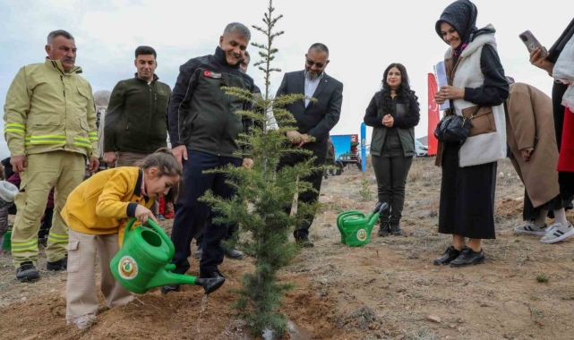 Niğde'de bin fidan toprakla buluşturuldu
