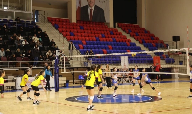 Niğde&#039;de Mahalli Lig Voleybol Müsabakaları tamamlandı