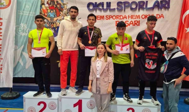 Niğdeli sporcu bilek güreşinde Türkiye Şampiyonası'nda yarışacak