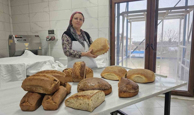 Odun ateşinde kadın eli