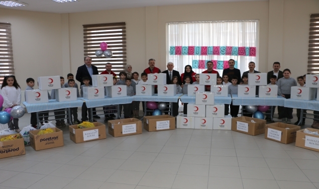 Of'ta hazırlanan yardım kolileri Türk Kızılay'a ulaştırıldı