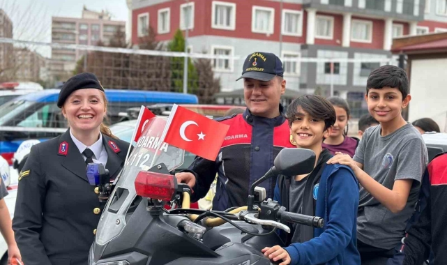 Öğrenciler jandarmayı yakından tanıdı