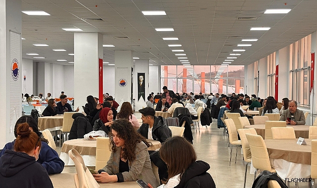 Öğrenciler ve akademisyenler iftarda bir araya geldi