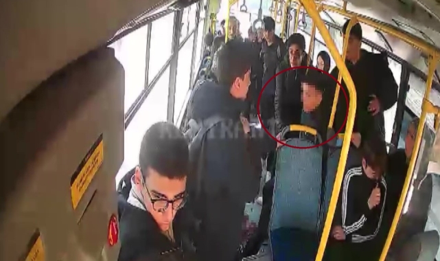 Okul çıkışı çıkan kavgada 2 lise öğrencisi birbirini bıçakladı