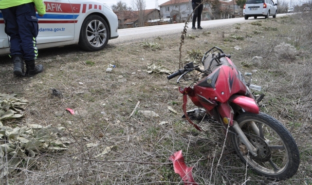 Okul çıkışı yaya olarak eve dönen 13 yaşındaki çocuğa motosiklet çarptı: 3 yaralı