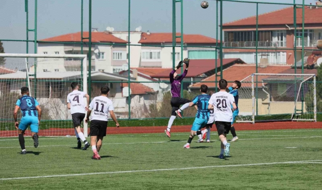 Okul Sporları Futbol Şampiyonasında yarı final biletleri sahiplerini buldu