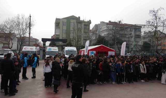 Okulda deprem tatbikatı yapıldı