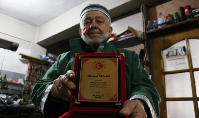 Ömrünü adadığı tamirciliği 45 yıldır ilk günkü heyecanla sürdürüyor