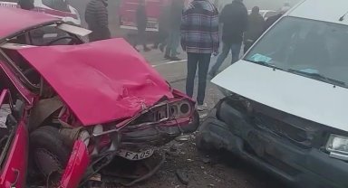 Ordu'da yoğun siste iki araç kafa kafaya çarpıştı: 3'ü ağır 5 yaralı