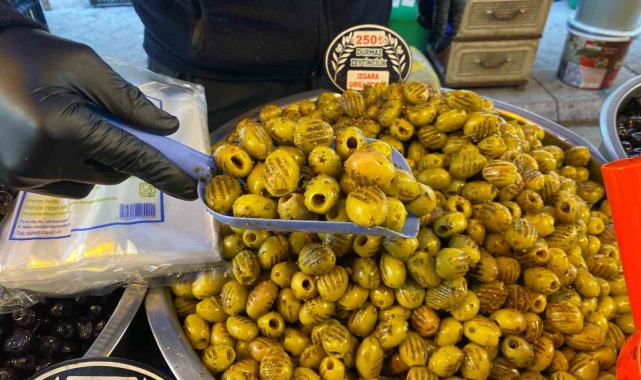 Oruçluyken susamamak için ekşisi ve tuzu az olan zeytinler daha çok tercih ediliyor
