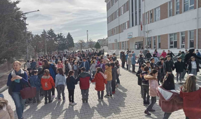 Osmaneli ilkokulunda deprem tatbikatı yapıldı