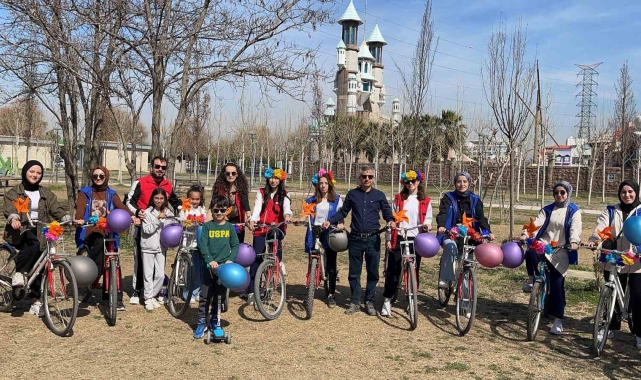 Osmaniye'de kadınlar günü nedeniyle bisiklet turu düzenlendi