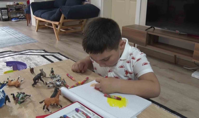 Otizmli çocukları kendilerine yetebilecek düzeye hazırlıyor
