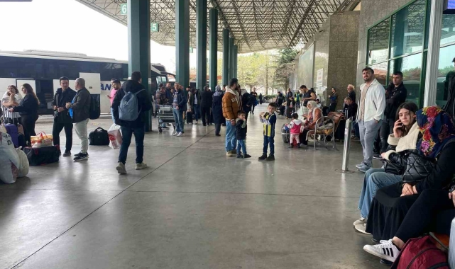 Otogarda bayram tatili hareketliliği