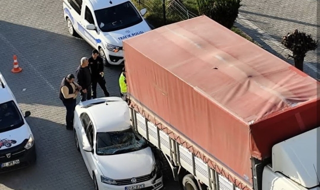 Otomobil kamyona arkadan çarptı: 1 yaralı