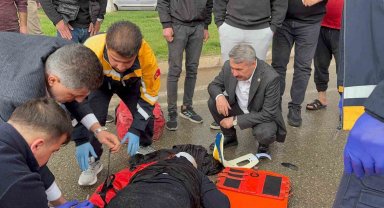 Otomobilin çarptığı yaşlı kadına ilk müdahaleyi milletvekilleri yaptı