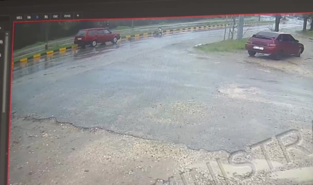 Otomobilin öğretmene çarpma anı güvenlik kamerasında