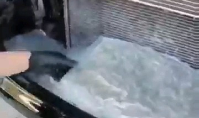 Otomobilin radyatör ve tamponundan 17,5 kilo esrar ele geçirildi