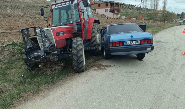 Otomobilin traktöre çarptığı kazada 3 kişi yaralandı
